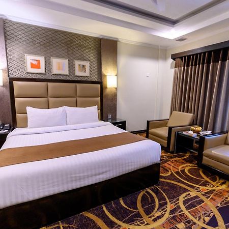 Hotel One 아보타바드 외부 사진