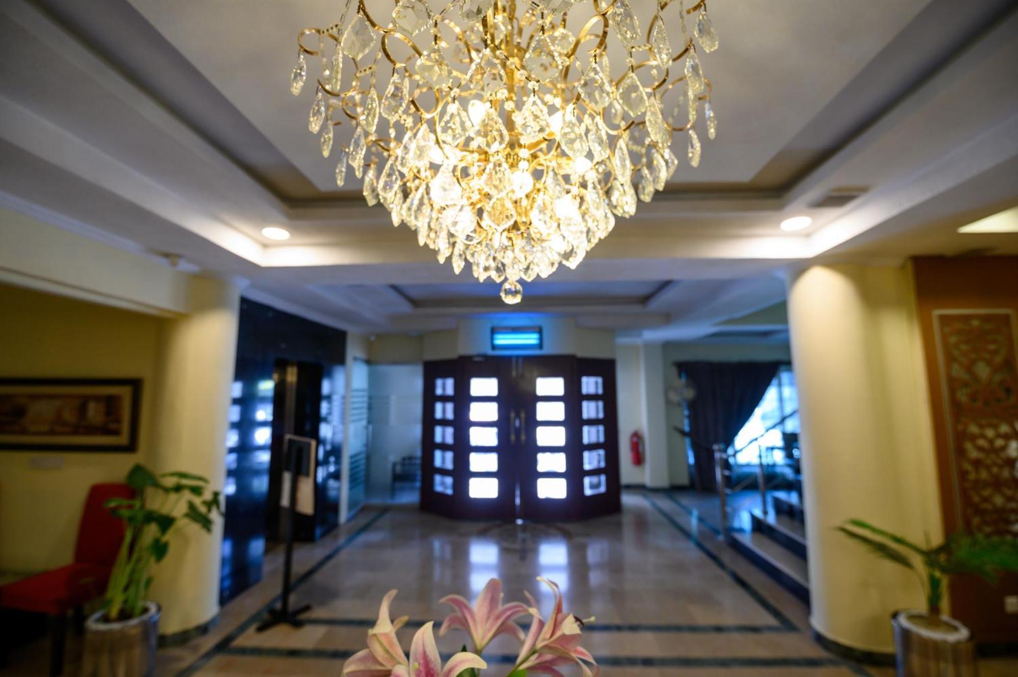 Hotel One 아보타바드 외부 사진
