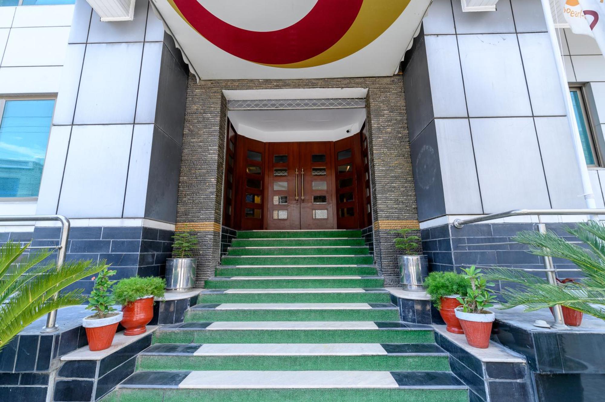 Hotel One 아보타바드 외부 사진